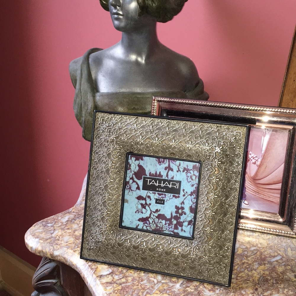 Tahari Home Photoframe.
